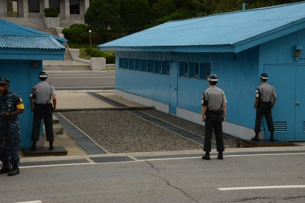 ROK Guards on border2